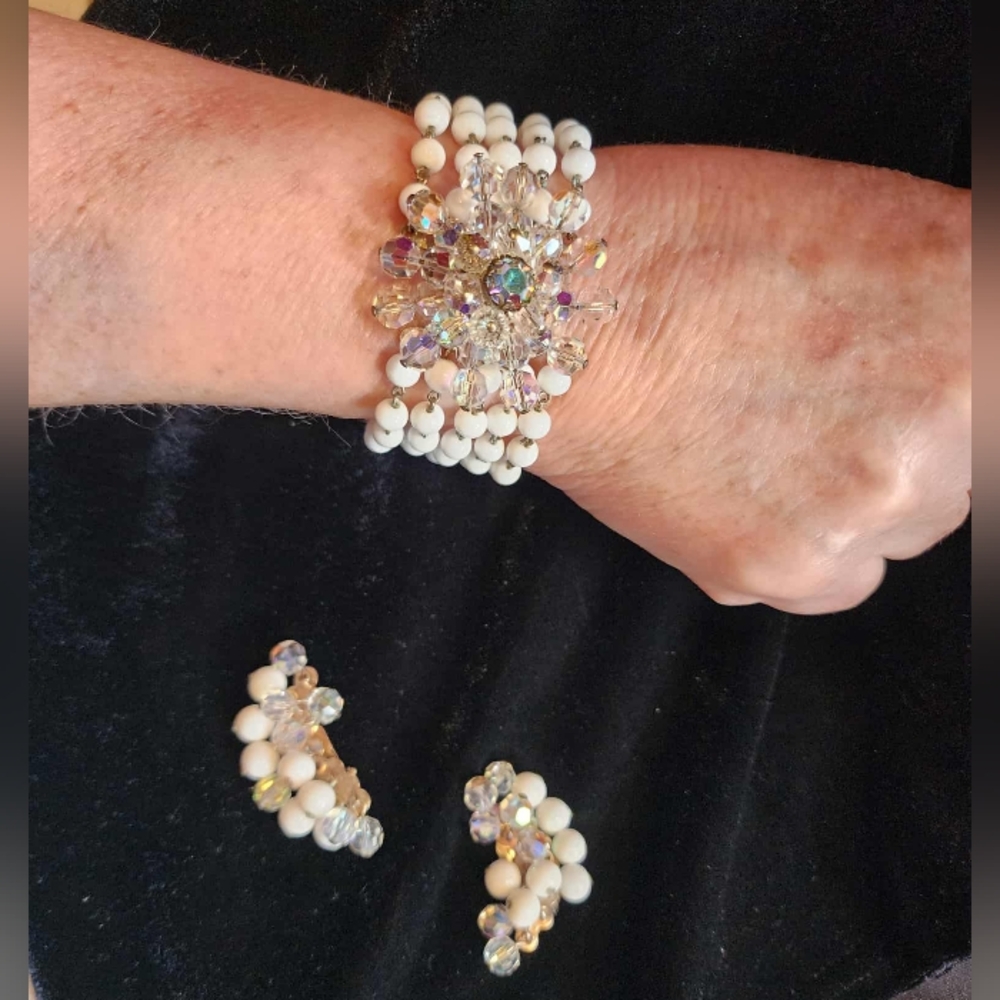 Elegant Crystal And White Milk Glass Beaded BRACELET& EARRINGS With Brass Clasp.